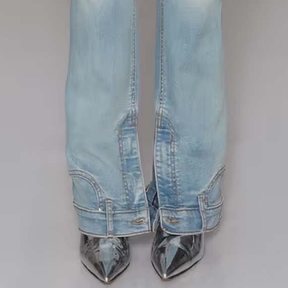 REVICE “FARRAH FLARE” Light Wash Flare Jeans in Pale Blue Waist Band Leg Opening - Picture 2 of 6